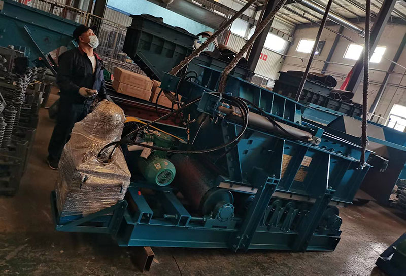 山東礦安機(jī)電生產(chǎn)的甲帶式給煤機(jī)裝車(chē)發(fā)貨