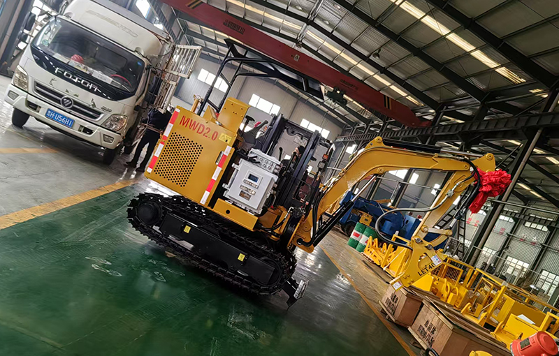 山東礦安機(jī)電生產(chǎn)的MWD2.0型礦用小型挖掘機(jī)裝車(chē)發(fā)貨